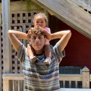 Meet your Posher, Efrain